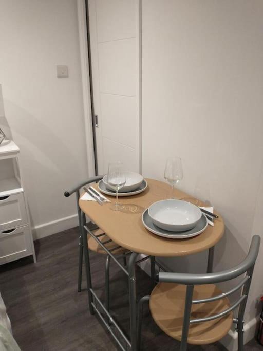 Cosy Garden Studio Room Minimum Two Night Booking Hove Exterior foto